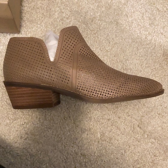 Brand new never worn 8.5m LK-Feyan color: dove Amsterdam lucky brand shoes - Picture 1 of 4